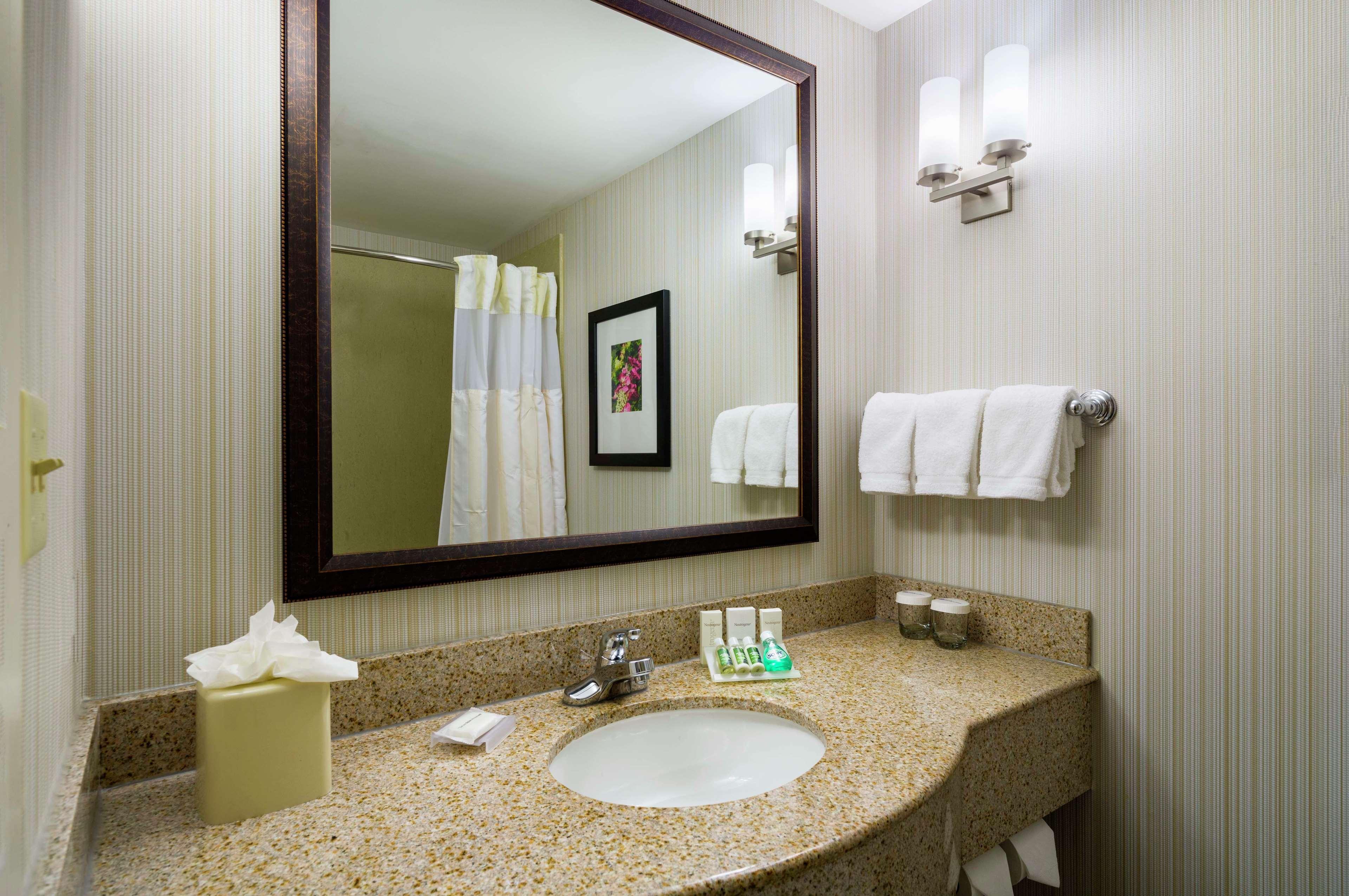 Hilton Garden Inn Edison/Raritan Center Zewnętrze zdjęcie