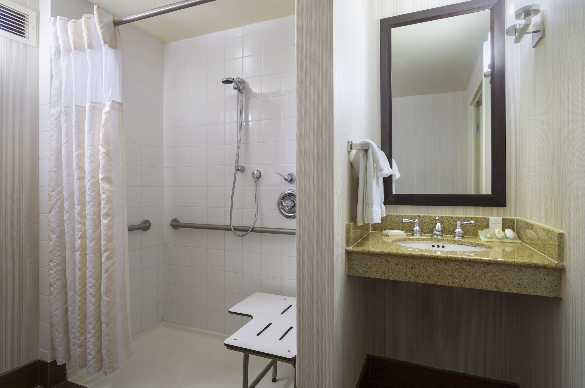 Hilton Garden Inn Edison/Raritan Center Zewnętrze zdjęcie