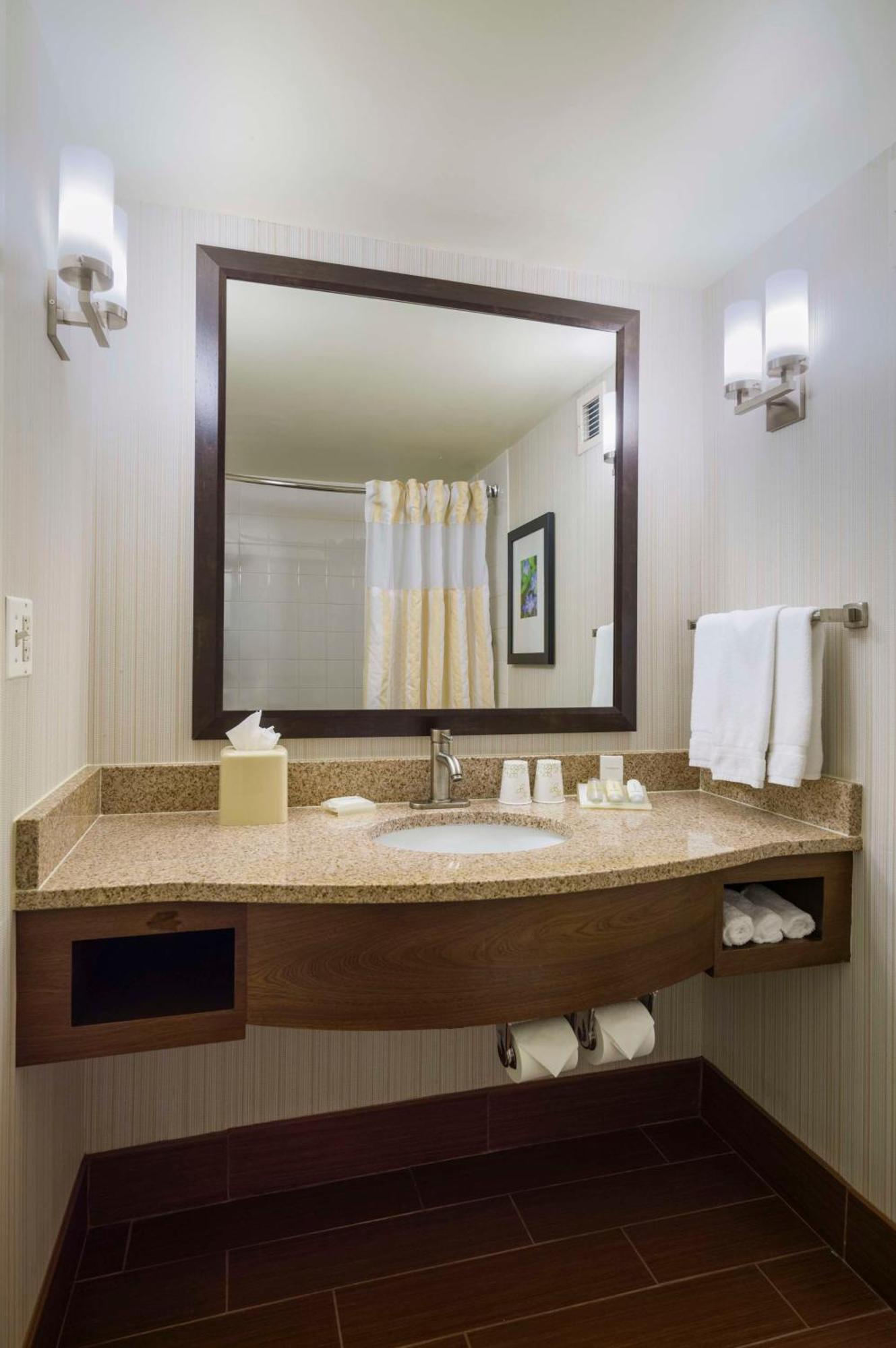 Hilton Garden Inn Edison/Raritan Center Zewnętrze zdjęcie